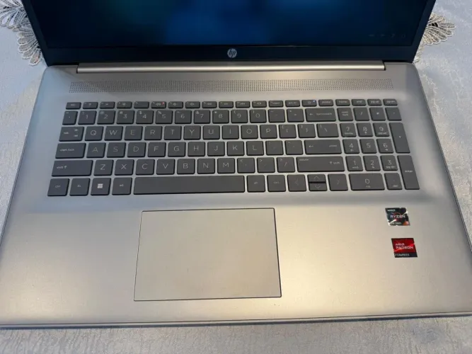 Laptop HP 17 pol