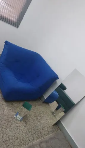 Vendo poltrona,espelho e jarro R$80,00 tudo