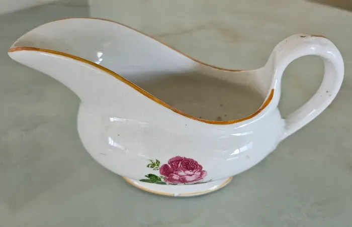 Molheira antiga de porcelana (vintage)