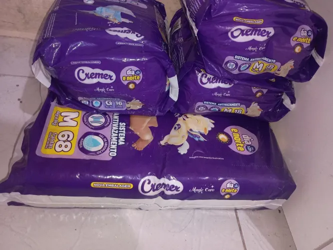 Fraldas descartáveis total de 120 fraldas
