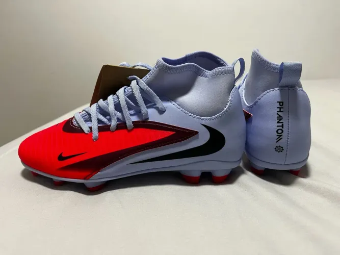 Vende-se chuteira infantil de campo NIKE PHANTOM HIGH 6 CLUB - 100% original.