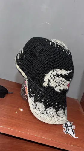 Bone de croche lacoste letreiro