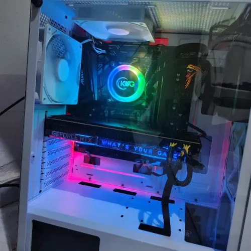 PC GAMER: i7 8700 + RTX 2070 + 32GB RAM + SSD 500GB