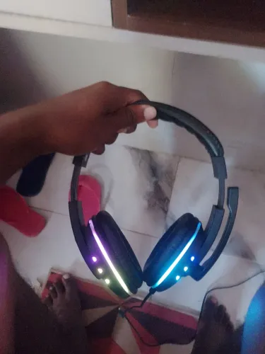 Headset Gamer com LED RGB e Microfone - Bem Conservado