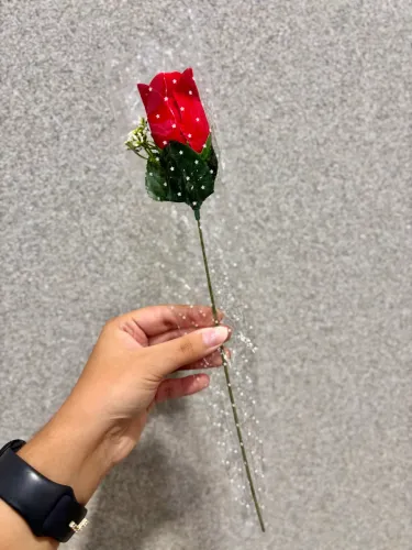 Botão de Flor Aveludada Artificial com Embalagem (Unidade) 