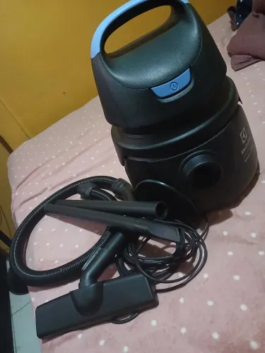 Aspirador de po e agua novo usado so uma vez