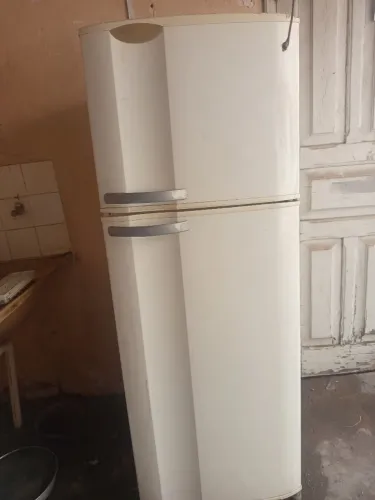 Vendo geladeira duplex Eletrolux usada em perfeito estado gelando muito bem
