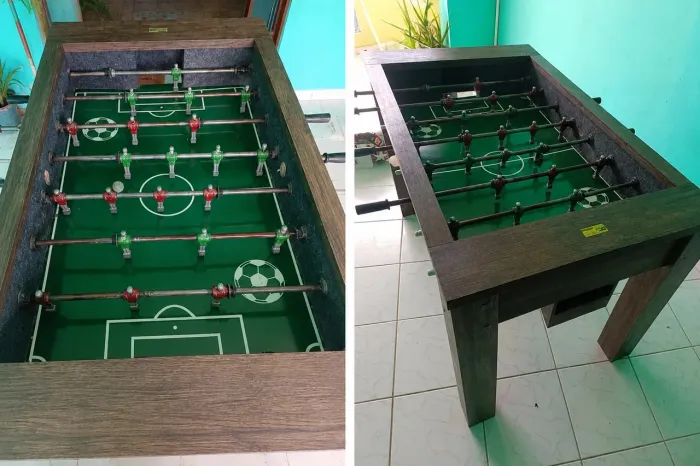 Mesa de pebolim em estado de novo