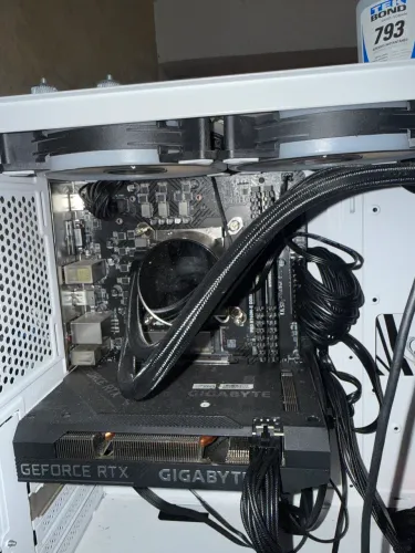 Placa de Vídeo RTX 3060 12 GB marca gigabyte