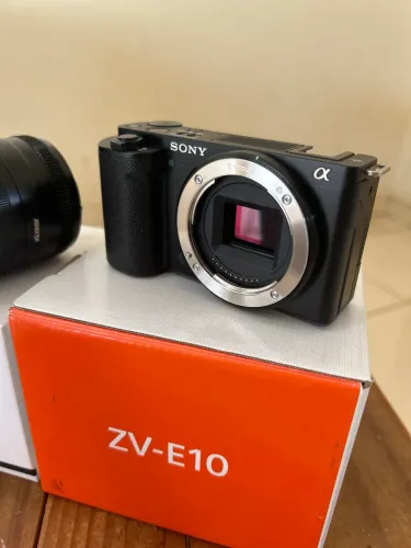 Câmera Sony Alpha ZV-E10/Lente Viltrox 23mm F/1.4 Af 