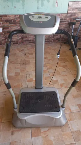 Plataforma vibratória semi nova