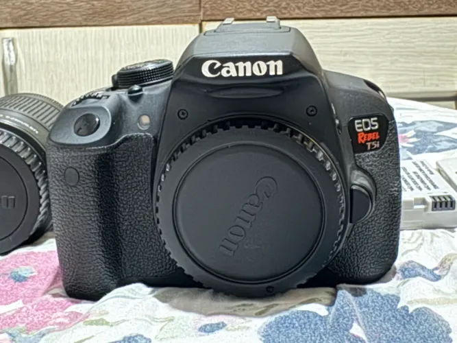 CANON T5i + LENTE DO KIT 18-55 ESTABILIZADOR