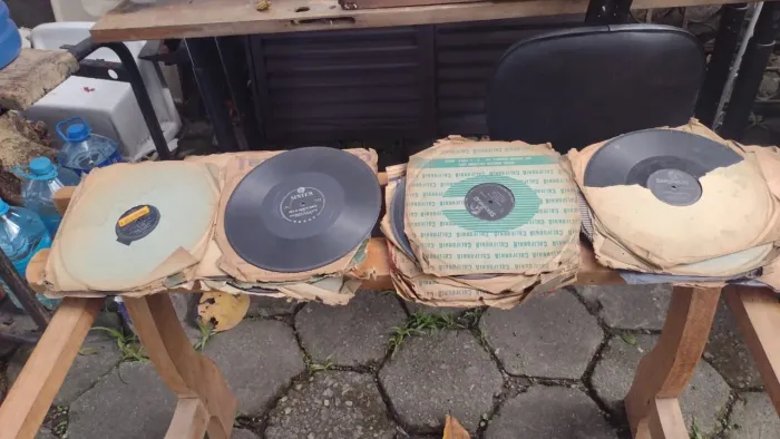 Lote Com 22 Discos Antigos 78 RPM Goma-Laca Vintage