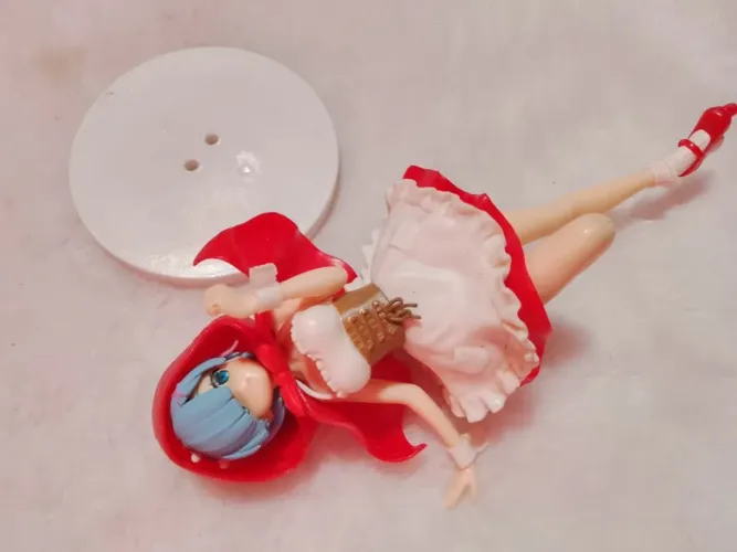 Action figure rem