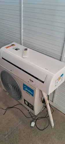 Splits semi novos disponível 9.12.18 e 24.000 btus ..aceito cartão de crédito