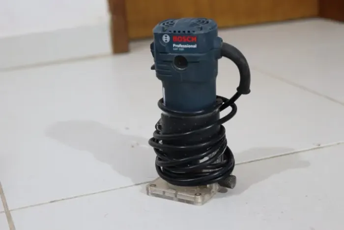 Tupia laminadora Bosch GKF 550 Professional 220V 550W - Impecável