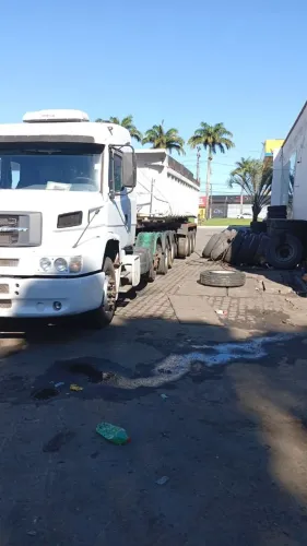 Cavalo mecânico e carreta LS