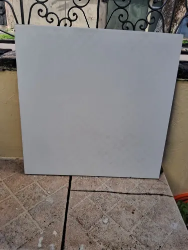 2 Peças de Porcelanato 60x60 cms