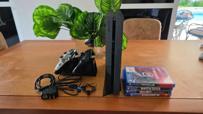 PLAYSTATION 4 COMPLETO - ACOMPANHA 2 CONTROLES ORIGINAIS + 4 JOGOS