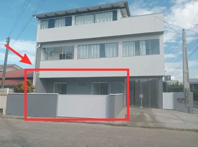 Alugo casa semi mobiliada no bairro gravatá com água e garagem