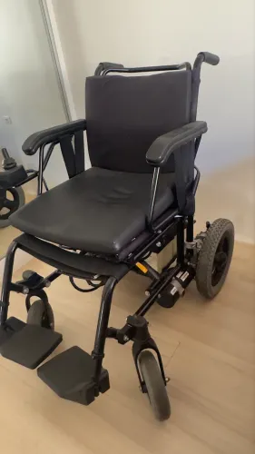 Cadeira de roda motorizada