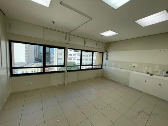 Sala comercial à venda no Centro em Campinas/SP.