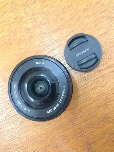 Lente Sony 16-50mm do kit. OSS estabilização de 5 eixos, só falo whats, não falo olx