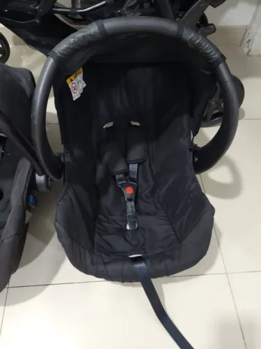 Carrinho gêmeos + bebe conforto