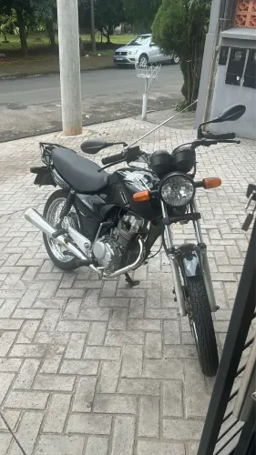 ? Honda CG Titan 125 2004 - Preta ?