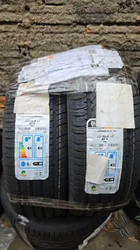 Pneu 205 55 R17 Continental ContiPowerContact<br>*NOVOS*<br>R$1.250,00 os dois.