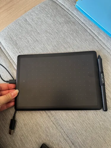     Mesa Digitalizadora One by Wacom CTL-472 (caneta + cabo originais)