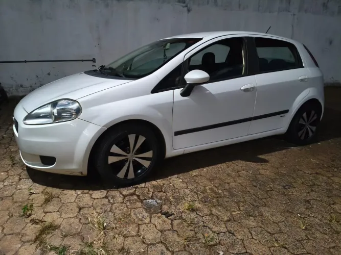 Fiat Punto Attractive 1.4 Fire Flex 8V 5P 2011