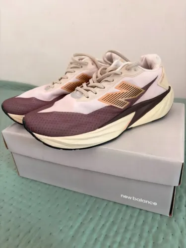 Tênis estilo New Balance