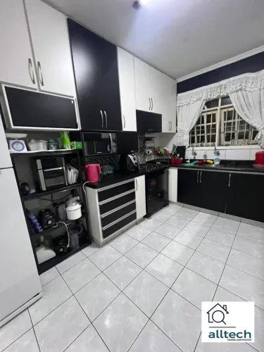 Sobrado com 3 dormitórios para alugar, 200 m² por R$ 4.100/mês - Vila Carmosina - São Paul