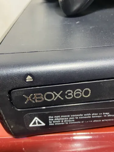 Vídeo game Xbox 360 com defeito 