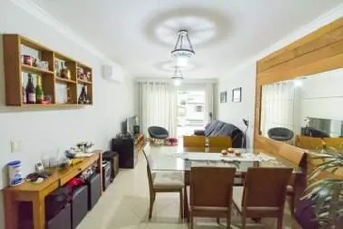 Sobrado em Vila Carbone com 160.00 m² , 3 quarto(s) , 4 vaga(s).