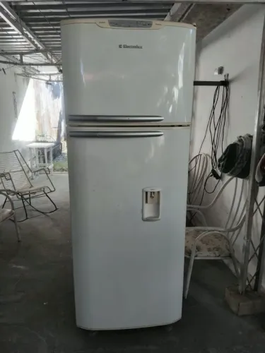 Geladeira toda revisado com varios componentes novos inclusive o motor fosfli