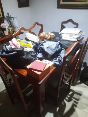 Vendo mesa madeira maciça+6 cadeiras
