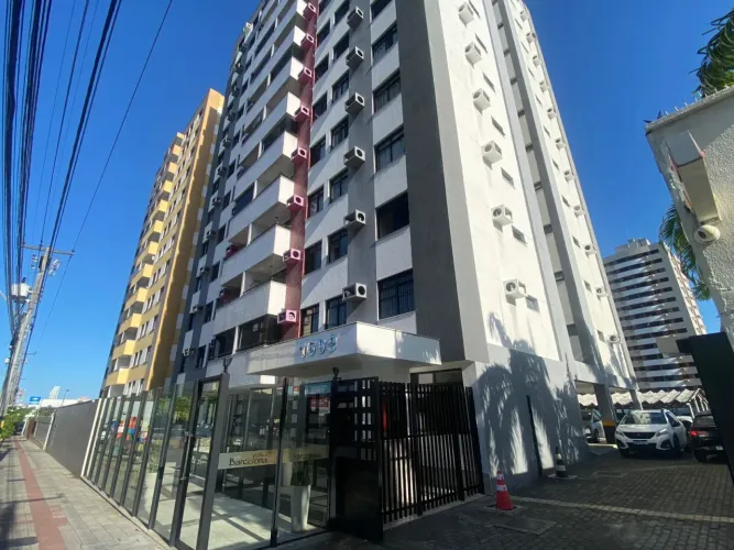 Vendo ou troco Apt. Semi mobiliado no Edf. Barcelona, com 3/4 e 2 vagas de garagem