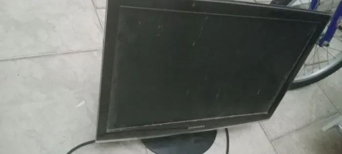 Televisão antiga que funciona com TV a cabo