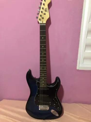 Guitarra Strato + mini amplificador