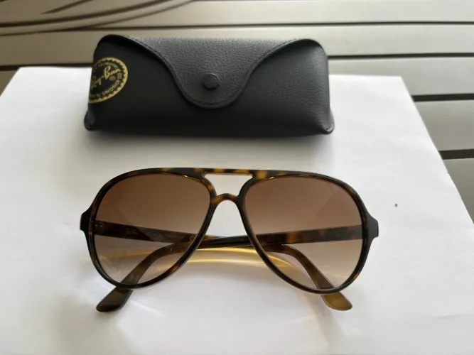 Óculos de Sol RayBan - RB4125