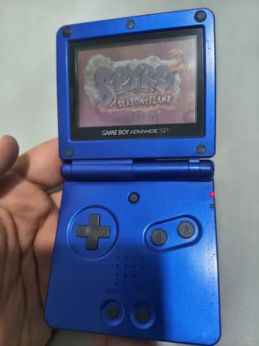 Game Boy Advanced SP funcionando perfeitamente.