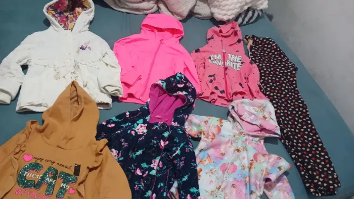 Lotinho de roupa menina 2/3 anosLote