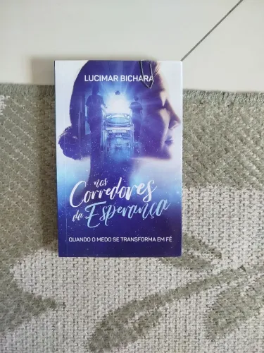 Livro nos corredores da esperança