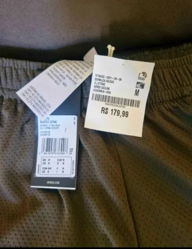 Bermuda masculina Adidas comprada na Centauro do shopping metrópole Nova