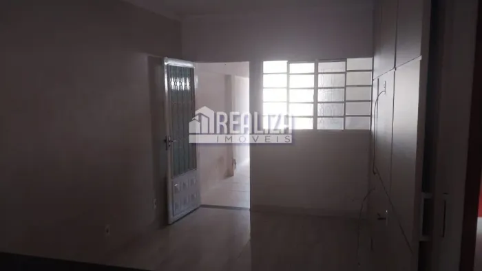 Casa à venda em Uberaba - 2 dormitórios, suíte e espaço gourmet