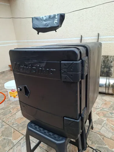 Vendo geladeira externa para caminhão 