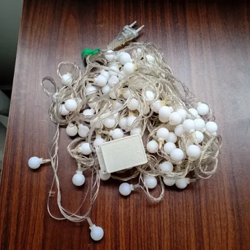 Cordão De Luzes Led Com Bola Branca Bivolt Para Decoração Varias fases de pisca-pisca