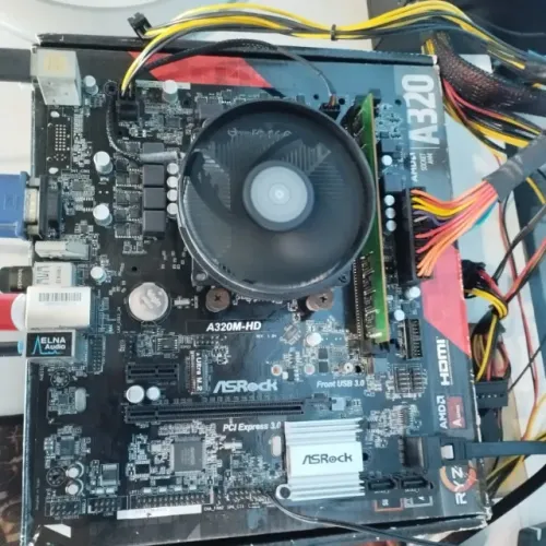 Ryzen 3 2200G (Vega) + A320M + 8GB RAM + SSD 512GB